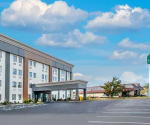 Photo 2 - La Quinta Inn by Wyndham St. Louis Hazelwood - Airport North