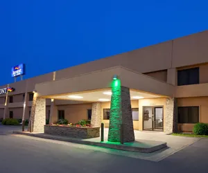 Photo 2 - Baymont by Wyndham Green Bay