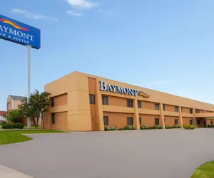 Photo 2 - Baymont by Wyndham Green Bay