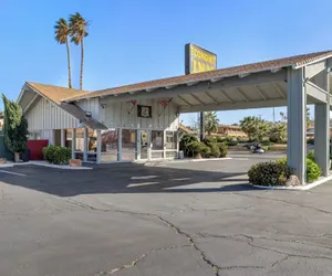 Photo 2 - Economy Inn Barstow