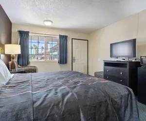 Photo 5 - Economy Inn Barstow