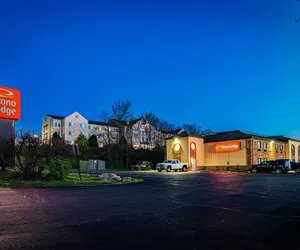 Photo 2 - Econo Lodge Cleveland Southeast - Kent