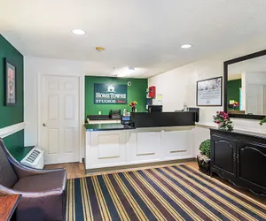 Photo 4 - HomeTowne Studios by Red Roof Atlanta - Lawrenceville