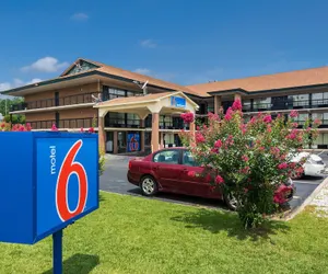 Photo 2 - Motel 6 Macon, GA