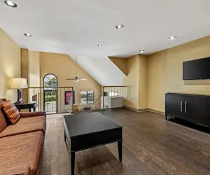 Photo 3 - Suburban Studios Brentwood – Nashville