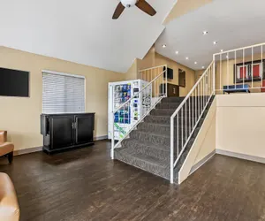 Photo 4 - Suburban Studios Brentwood – Nashville