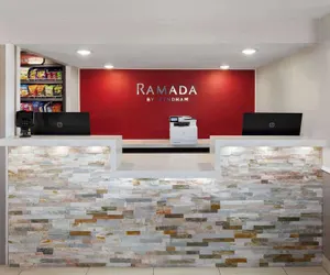 Photo 3 - Ramada by Wyndham Medford Airport North