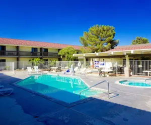 Photo 2 - Heritage Inn & Suites Ridgecrest-China Lake