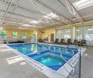 Photo 2 - Comfort Inn & Suites Triadelphia - Wheeling