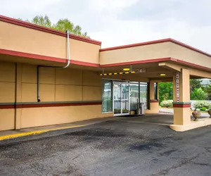 Photo 2 - Econo Lodge And Suites Shamokin Dam - Selinsgrove