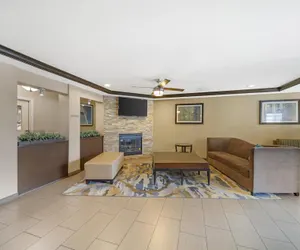 Photo 4 - Best Western Plus Twin View Inn & Suites