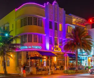 Photo 2 - The Marlin Hotel