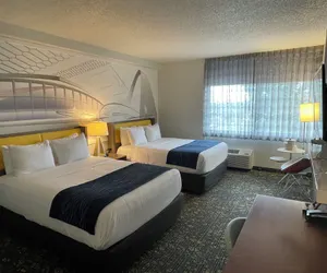 Photo 4 - St. Louis Airport Hotel