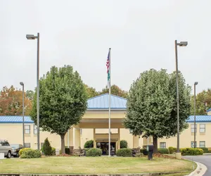 Photo 2 - Econo Lodge Raleigh near Walnut Creek Amphitheatre