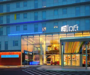 Photo 2 - Aloft New York LaGuardia Airport