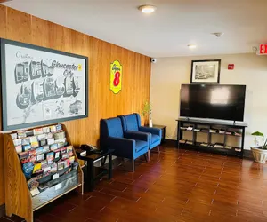 Photo 5 - Super 8 by Wyndham Gloucester