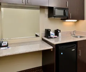 Photo 3 - Holiday Inn Express and Suites Indianapolis W- Airport Area by IHG