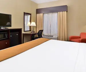 Photo 4 - Holiday Inn Express and Suites Indianapolis W- Airport Area by IHG