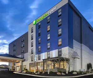 Photo 2 - Holiday Inn Express & Suites Central Omaha, an IHG Hotel