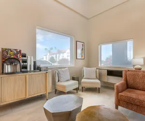 Photo 4 - Best Western Gold Poppy Inn