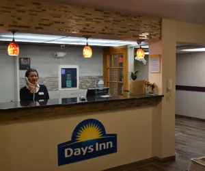 Photo 4 - Days Inn by Wyndham Southern Hills/ORU