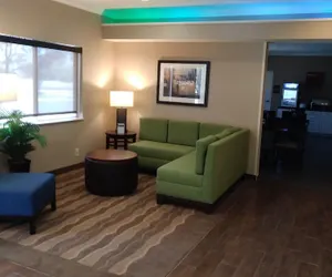 Photo 3 - Comfort Inn South Tulsa - Woodland Hills