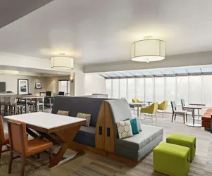 Photo 4 - Hampton Inn Portland-Airport