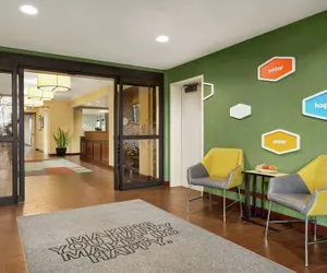 Photo 3 - Hampton Inn Portland-Airport