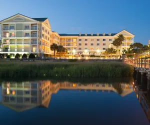 Photo 2 - Courtyard Charleston Waterfront by Marriott