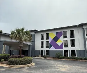 Photo 2 - Alpharetta Inn