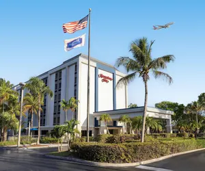 Photo 2 - Hampton Inn Miami-Airport West