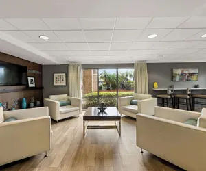 Photo 4 - Hampton Inn Miami-Airport West