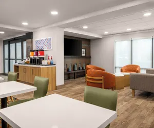 Photo 4 - Hampton Inn Miami-Airport West