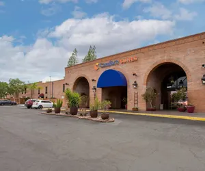 Photo 2 - Comfort Suites Tucson near Sabino Canyon