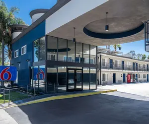 Photo 2 - Motel 6 Anaheim, CA - Convention Center