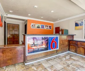 Photo 4 - Motel 6 Fresno, CA - Belmont Ave