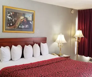 Photo 4 - Days Inn by Wyndham Orlando Downtown