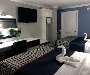 Photo 2 - Destin Inn and Suites