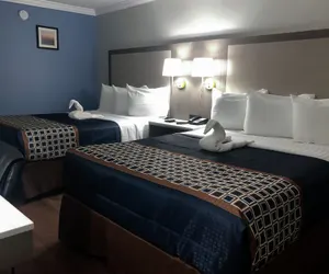 Photo 4 - Destin Inn and Suites