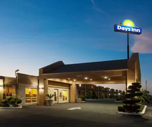 Photo 2 - Days Inn by Wyndham Chowchilla Gateway to Yosemite