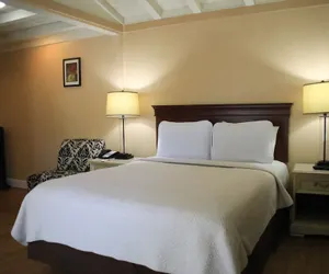 Photo 4 - Carmel Resort Inn