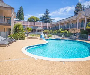 Photo 2 - Days Inn by Wyndham Redwood City