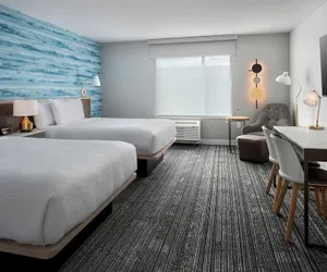 Photo 3 - Lakeside Suites