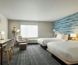 Photo 4 - Lakeside Suites