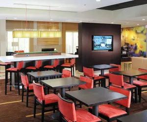 Photo 3 - Courtyard by Marriott Houston Hobby Airport