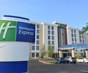 Photo 2 - Holiday Inn Express Chicago NW - Arlington Heights, an IHG Hotel