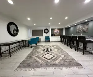 Photo 3 - Desert Sands Inn & Suites