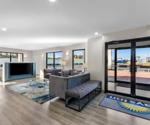 Photo 5 - Days Inn by Wyndham Enterprise