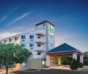 Photo 2 - Holiday Inn Express Colorado Springs Airport, an IHG Hotel