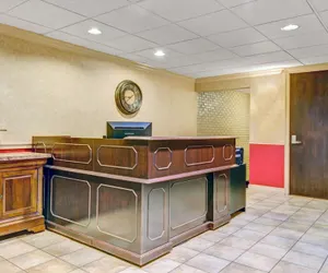 Photo 2 - HomeSpring Inn & Studios